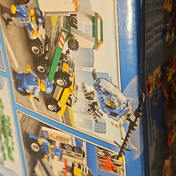 *Retired* Lego City Square set Set 60097 - Picture 14 of 16